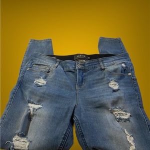 Torrid bombshell jeans size 16 great condition 🌺